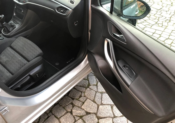 Opel Astra cena 45000 przebieg: 145000, rok produkcji 2018 z Jawor małe 497